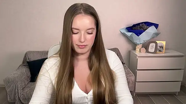 Snapshot of EvaMaddison chatting on 10.08.25 EvaMaddison online show from 10.08.25