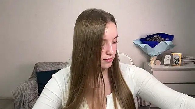 Snapshot of EvaMaddison chatting on 10.15.25 EvaMaddison online show from 10.15.25