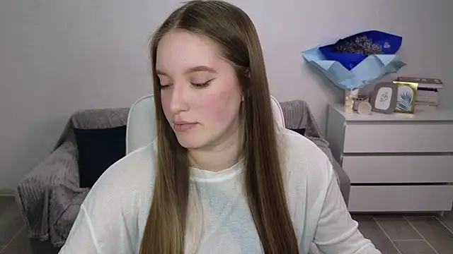 Snapshot of EvaMaddison chatting on 12.17.25 EvaMaddison online show from 12.17.25