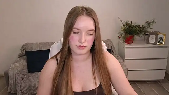 Snapshot of EvaMaddison chatting on 12.21.25 EvaMaddison online show from 12.21.25