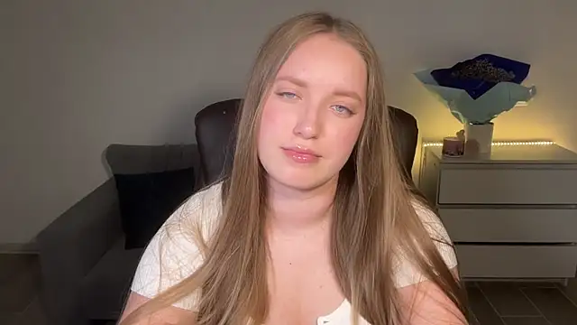 Snapshot of EvaMaddison chatting on 06.20.26 EvaMaddison online show from 06.20.26