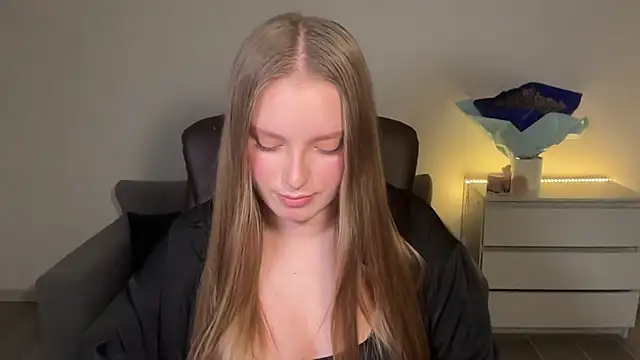 Snapshot of EvaMaddison chatting on 06.21.26 EvaMaddison online show from 06.21.26