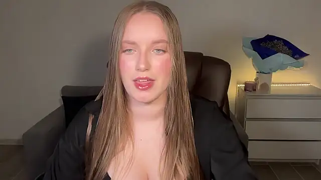 Snapshot of EvaMaddison chatting on 06.22.26 EvaMaddison online show from 06.22.26