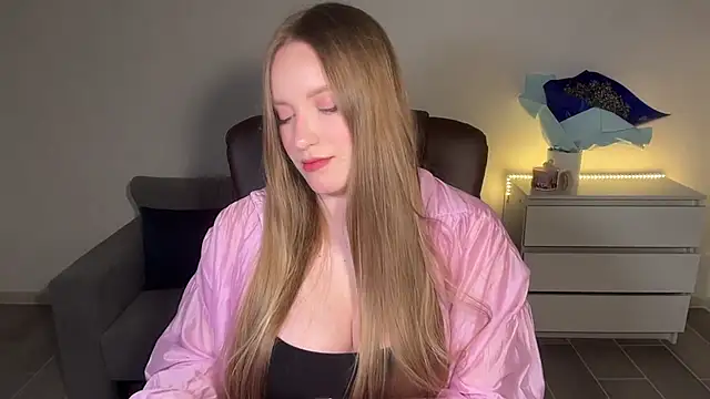 Snapshot of EvaMaddison chatting on 07.19.26 EvaMaddison online show from 07.19.26