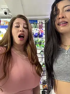 Snapshot of roouse chatting on 09.15.25 roouse online show from 09.15.25