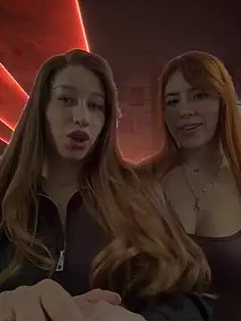 Snapshot of roouse chatting on 10.27.25 roouse online show from 10.27.25