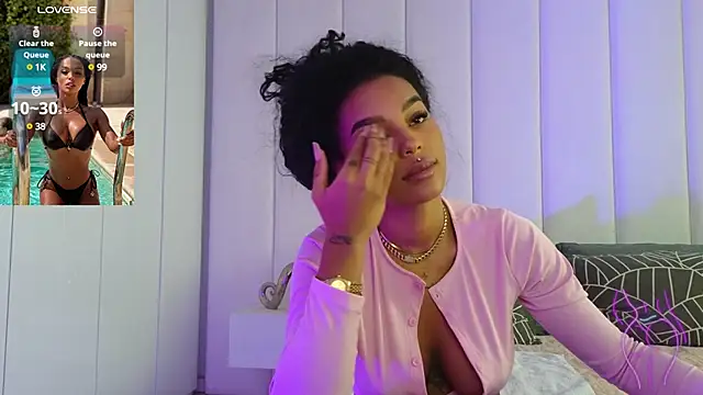 Snapshot of KimiBrown chatting on 12.07.24 KimiBrown online show from 12.07.24