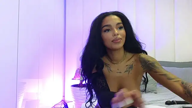 Snapshot of KimiBrown chatting on 01.03.25 KimiBrown online show from 01.03.25