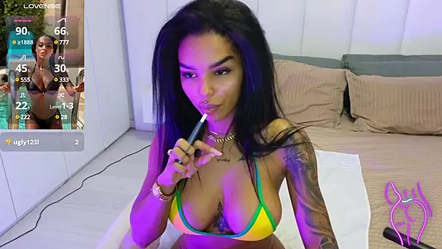 Snapshot of KimiBrown chatting on 03.08.25 KimiBrown online show from 03.08.25