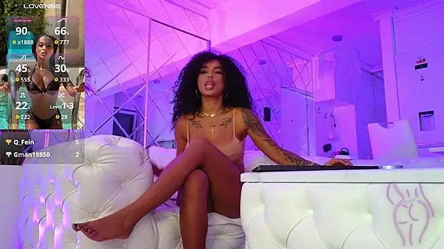 Snapshot of KimiBrown chatting on 11.18.25 KimiBrown online show from 11.18.25