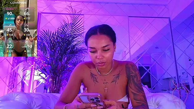 Snapshot of KimiBrown chatting on 11.28.25 KimiBrown online show from 11.28.25