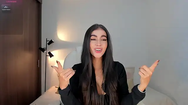 Snapshot of RebeccaBaxter chatting on 11.12.25 RebeccaBaxter online show from 11.12.25