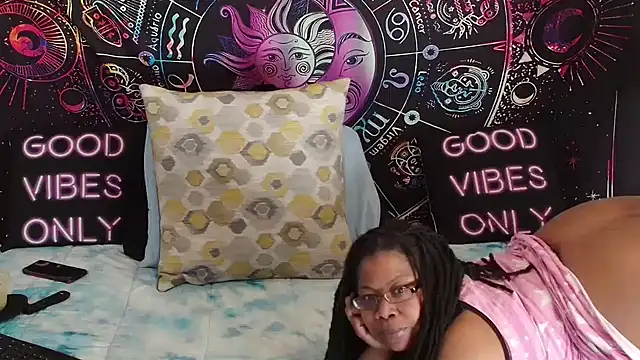 Snapshot of RenaeCumsAlot chatting on 01.14.25 RenaeCumsAlot online show from 01.14.25