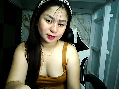 Snapshot of Mia_2022 chatting on 10.17.25 Mia 2022 online show from 10.17.25