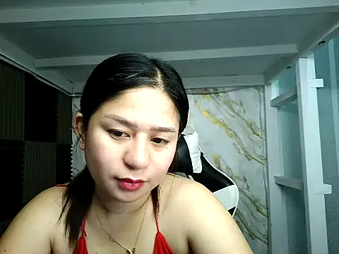 Snapshot of Mia_2022 chatting on 10.26.25 Mia 2022 online show from 10.26.25