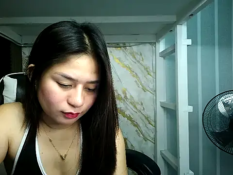 Snapshot of Mia_2022 chatting on 11.04.25 Mia 2022 online show from 11.04.25