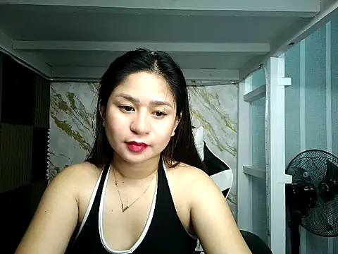 Snapshot of Mia_2022 chatting on 11.11.25 Mia 2022 online show from 11.11.25
