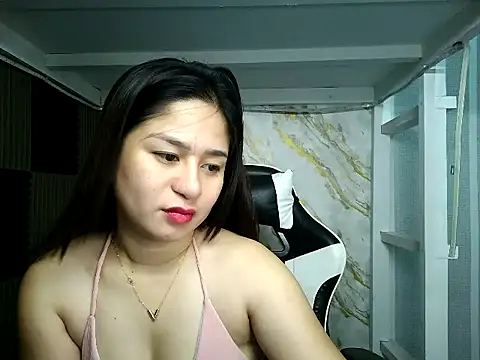 Snapshot of Mia_2022 chatting on 11.22.25 Mia 2022 online show from 11.22.25
