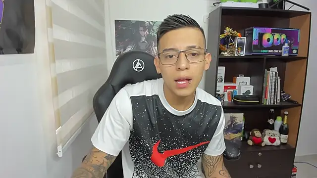 Snapshot of SIXXTOLOVE18 chatting on 03.05.25 SIXXTOLOVE18 online show from 03.05.25