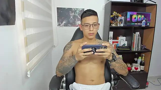 Snapshot of SIXXTOLOVE18 chatting on 03.05.25 SIXXTOLOVE18 online show from 03.05.25