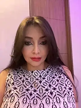 Snapshot of KateLatorre chatting on 11.25.25 KateLatorre online show from 11.25.25