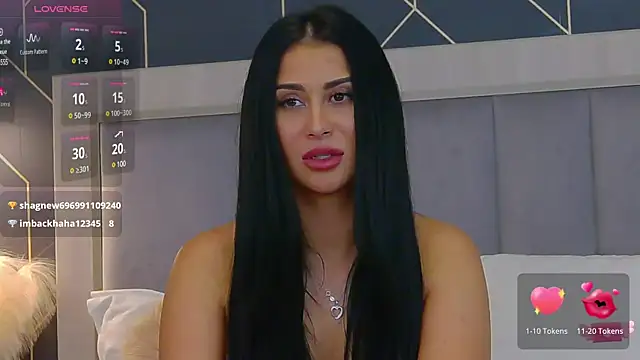 Snapshot of EmyLaveau chatting on 02.07.25 EmyLaveau online show from 02.07.25