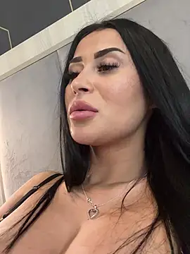 Snapshot of EmyLaveau chatting on 02.26.25 EmyLaveau online show from 02.26.25