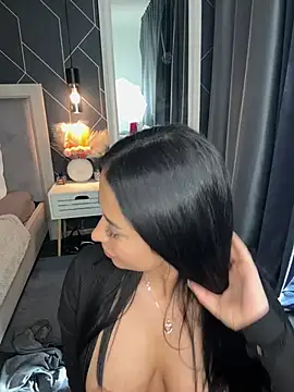 Snapshot of EmyLaveau chatting on 03.13.25 EmyLaveau online show from 03.13.25