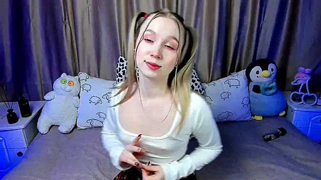 Snapshot of LilyStarlight chatting on 01.12.25 LilyStarlight online show from 01.12.25