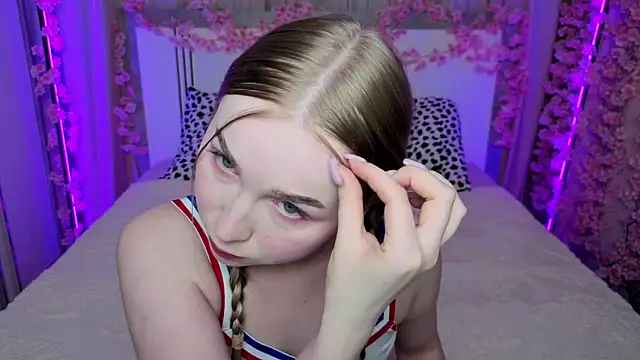 Snapshot of LilyStarlight chatting on 04.30.26 LilyStarlight online show from 04.30.26