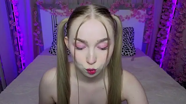Snapshot of LilyStarlight chatting on 05.02.26 LilyStarlight online show from 05.02.26