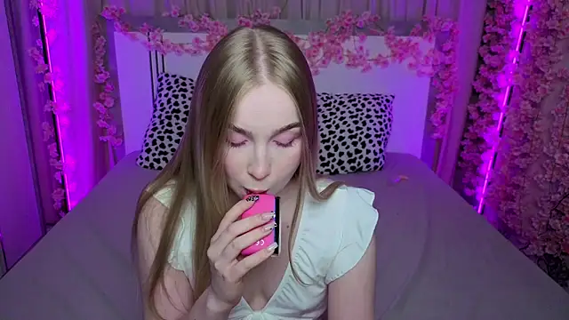 Snapshot of LilyStarlight chatting on 05.29.26 LilyStarlight online show from 05.29.26