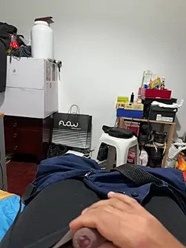 Snapshot of Alerandro00 chatting on 02.10.25 Alerandro00 online show from 02.10.25