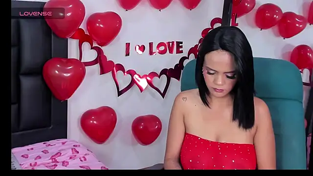 Snapshot of MaiaPetitte_ chatting on 02.15.26 MaiaPetitte online show from 02.15.26