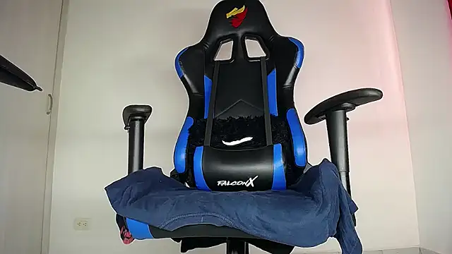 MAXJONES 2 online show from 05.10.26