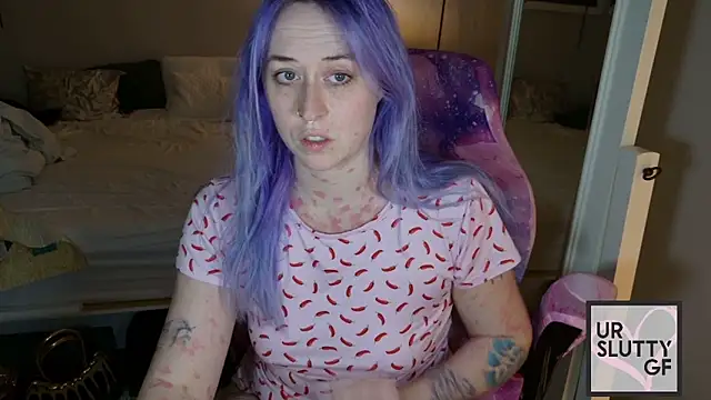 Snapshot of ursluttygf chatting on 04.22.26 ursluttygf online show from 04.22.26