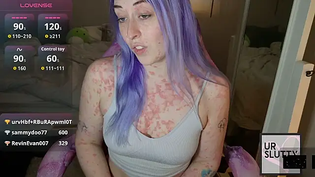 Snapshot of ursluttygf chatting on 04.24.26 ursluttygf online show from 04.24.26