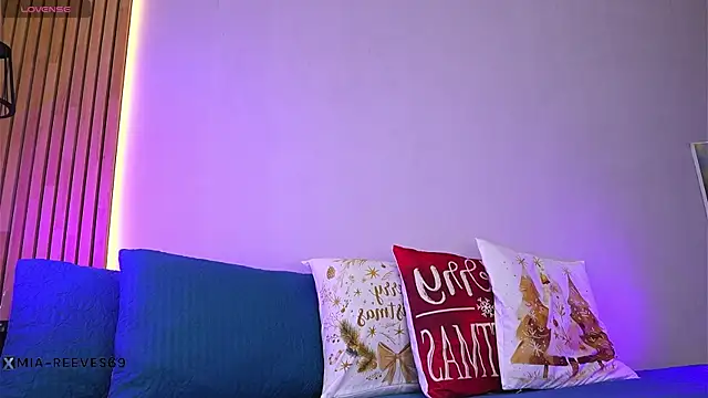 mia-reeves online show from 12.04.25