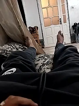 Snapshot of yacinemsila chatting on 10.18.25 yacinemsila online show from 10.18.25