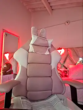 Snapshot of MariaPau_83 chatting on 02.15.26 MariaPau 83 online show from 02.15.26