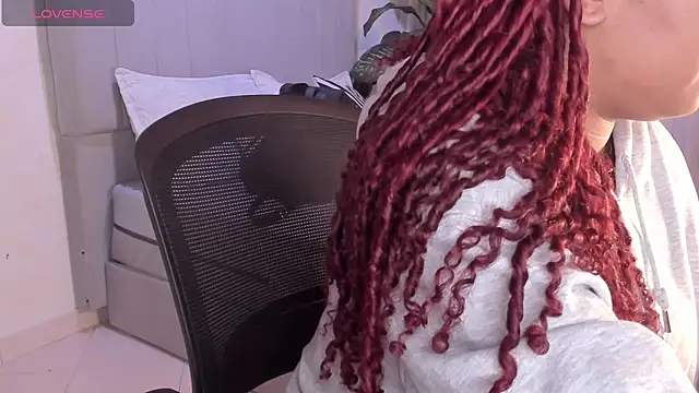 Snapshot of pamela_doll3 chatting on 02.14.25 pamela doll3 online show from 02.14.25