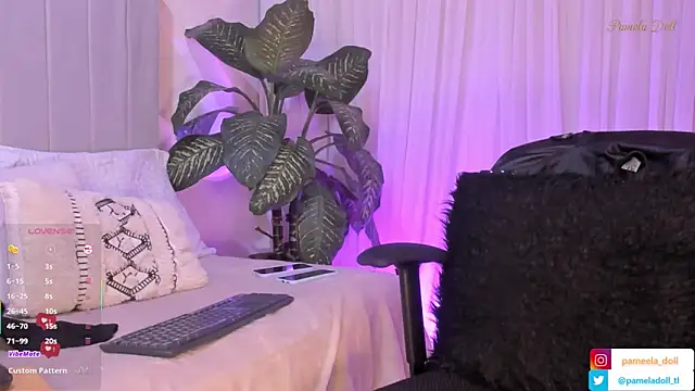 Snapshot of pamela_doll3 chatting on 02.24.25 pamela doll3 online show from 02.24.25