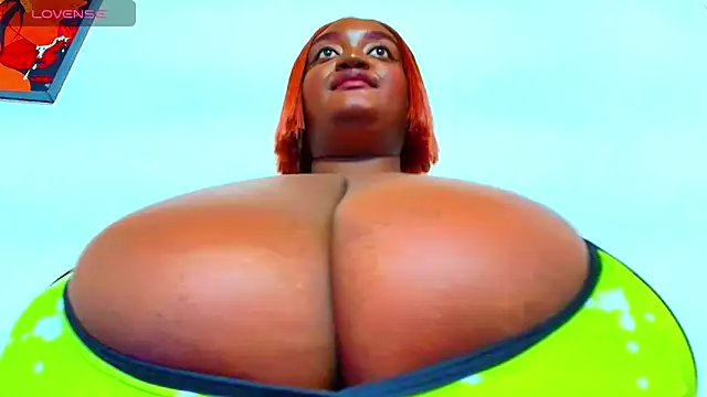 Snapshot of godessQQQ chatting on 09.10.25 godessQQQ online show from 09.10.25