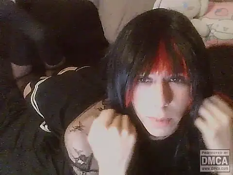 Snapshot of crystalxh chatting on 10.29.25 crystalxh online show from 10.29.25