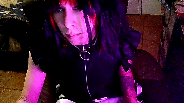 Snapshot of crystalxh chatting on 10.31.25 crystalxh online show from 10.31.25