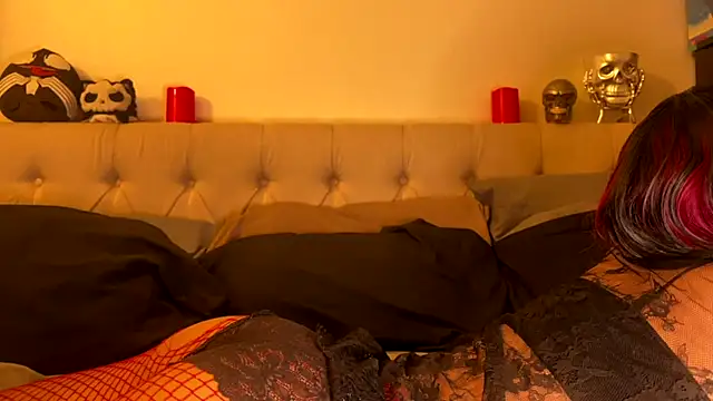 Snapshot of crystalxh chatting on 04.15.26 crystalxh online show from 04.15.26