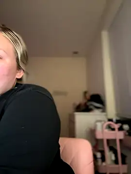 PiggyRose online show from 09.14.25