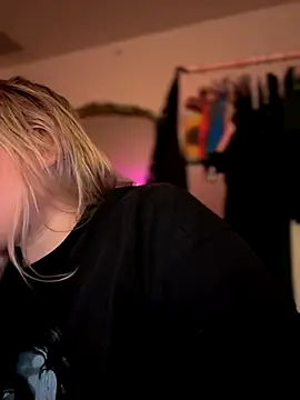 PiggyRose online show from 10.01.25