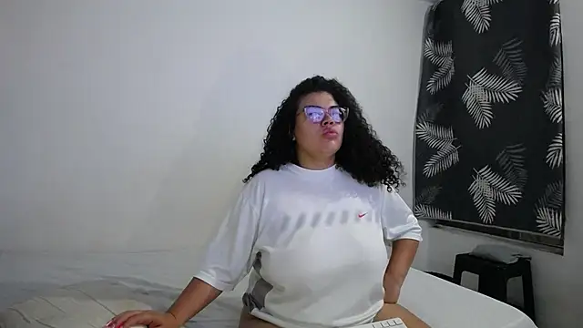 mabigomez00 online show from 04.21.26