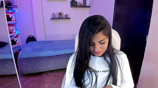 Snapshot of Catalinaa_martinez chatting on 12.13.24 Catalinaa martinez online show from 12.13.24